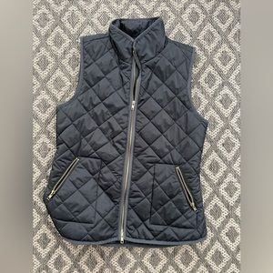 Black Old Navy Puffer Vest
